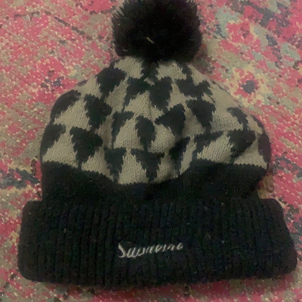 Supreme Pom beanie